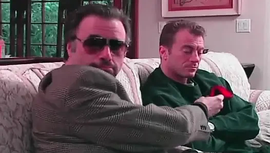 Lezbiyen şişe esnetiyor damlayan amcık geniş açık