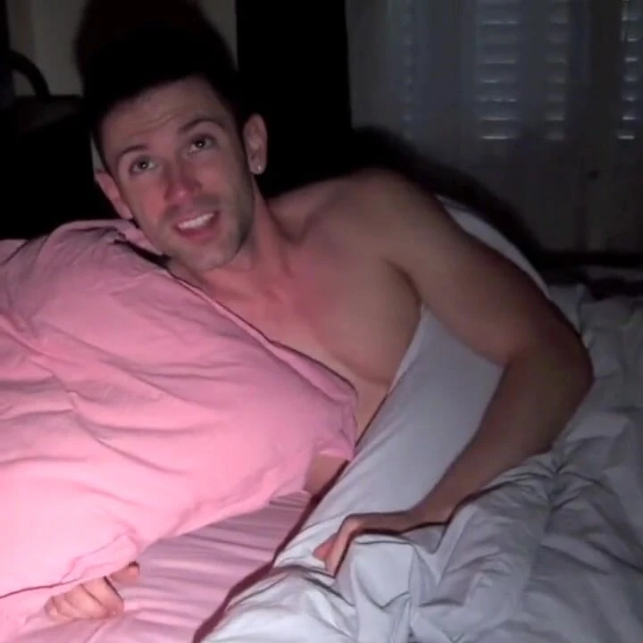 Kilian porno yıldızı Jeff Stronger tarafından sikiliyor