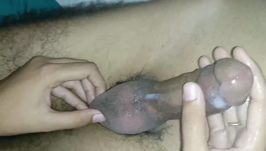 Büyük yarak boşalması, kız arkadaşını parmaklıyor, siyah büyük yarağa masaj yapıyor