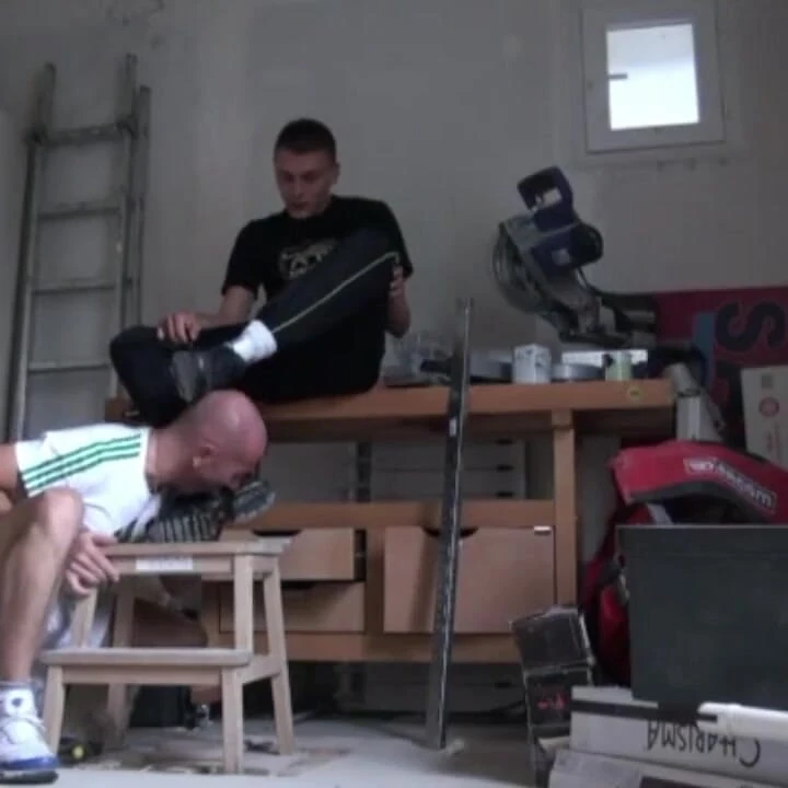 2 erkek xxl yaraklı spor ayakkabılı seks teslimi