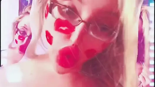 Kırmızı ruj benim sırrım