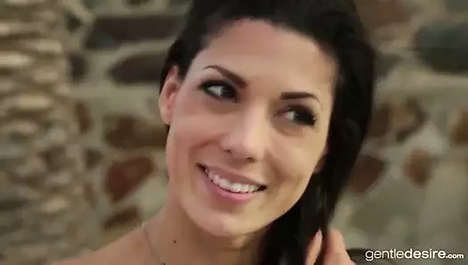 Çarpıcı alexa tomas havuz başı