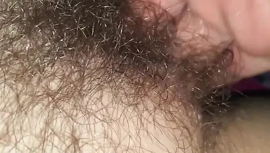 Derin parmaklıyor! Doğal evli kadın ıslanıyor ve boşalıyor