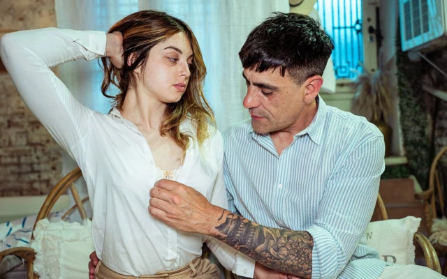 Islak geldi ve sütle doldu. Reunion Fuck