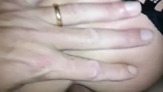 Tüm deliklerimi sik lütfen!