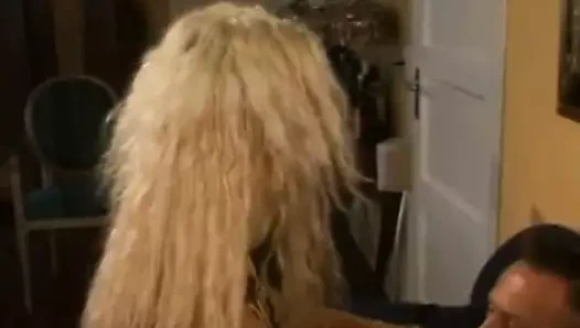 Güzel nederlander milf seviyor için almak aşağı ve seksi