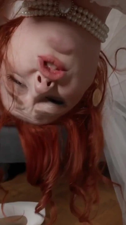 VIP4K. Yaramaz kızıl saçlı gelin düğünden hemen sonra kocasıyla ev yapımı bir porno videosu çekti | Klip 1