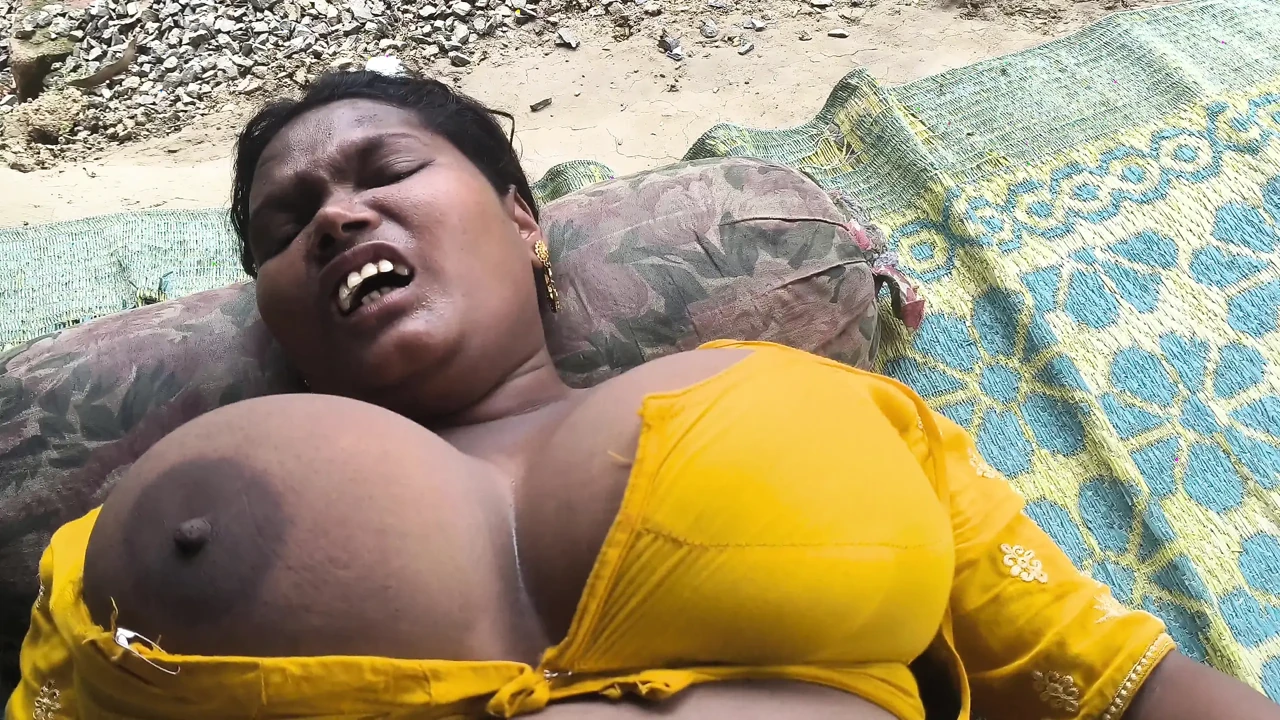 Aaj dopahar mein housewife ki gand chudai ki