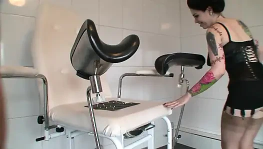 Bağlı BDSM Bebek Zindanda Sert Sikiliyor