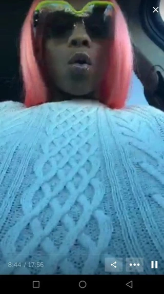 siyah MİLF yanıp sönen içinde kamu üzerinde kapsam