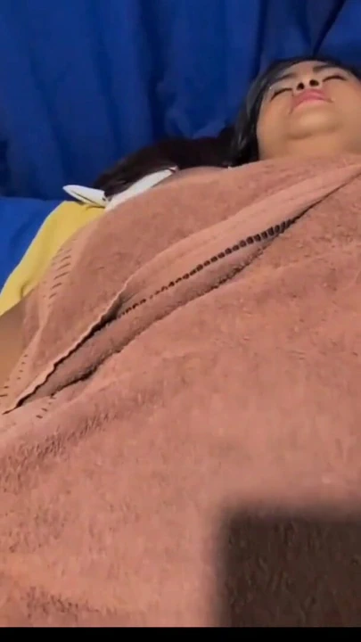 "Üvey anne odasında eğleniyordu, yaramaz azgın üvey oğlu büyük amına giriyor ve sikiyor" dan mutlaka paylaşmalı an