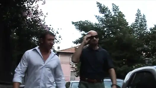 Yaşlı ve genç üçlü amcık sikişi