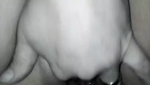 Ivana se zabavlja dok muz spava