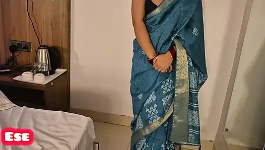 Aunty Called His Neighbour's Son for the Back Massage and Got fucked hard by the naughty Boy