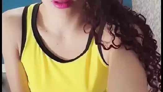 Tüm deliklerim sert bir yarak için hazır