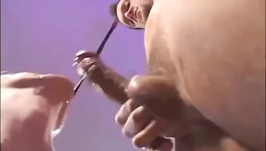 Kelly Wells korunmasız seviyor