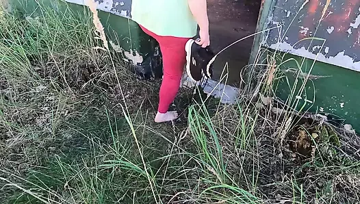 Amcığını siktirme için verandada çıplak uzan