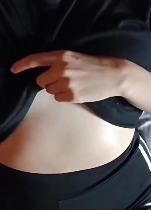 18 yaşındaki üvey kız kardeş pijamalarıyla sikiliyor erkek arkadaşı güzel büyük götünden ayrıldığı için üzgün ev yapımı gözenek