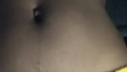 Zenci tanrıça ısıyı seksi titreşimler kıvrıyor ve twerk büyüsü yapıyor