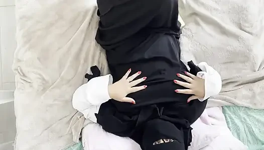 Arap üvey anne yarak için çok sert yalvardı ve sıkı amına ve ateşli döllemesine aldı