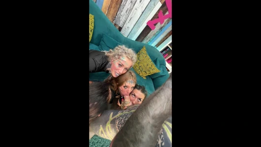 Bts fotoğraf çekimi çıldırdı 4 yaramaz kız kameramanın yarağını paylaşıyor ve tapıyor