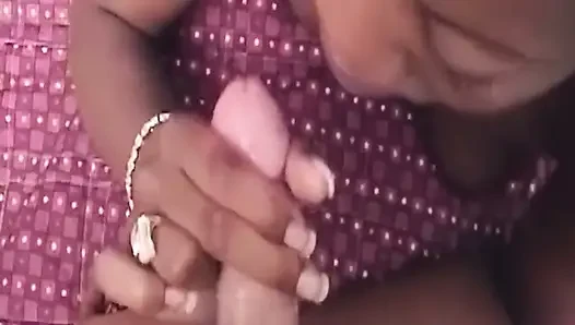 Olgun orta yaşlı seksi kadın ıslak tükürük içinde büyük yarağı sırılsıklam yapıyor