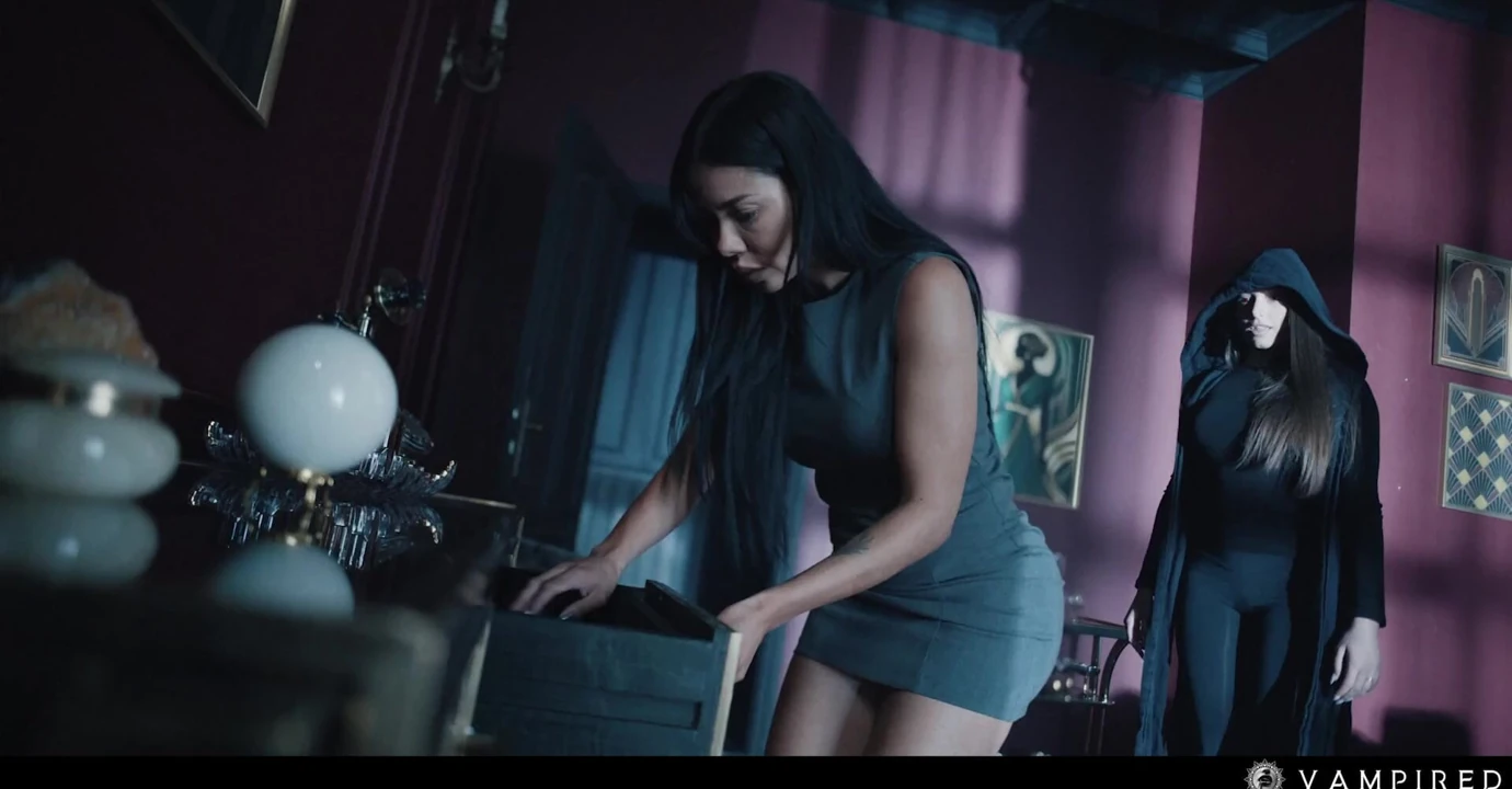 Vampir lezbiyen dominaton - shelena canela skin'i büyülüyor