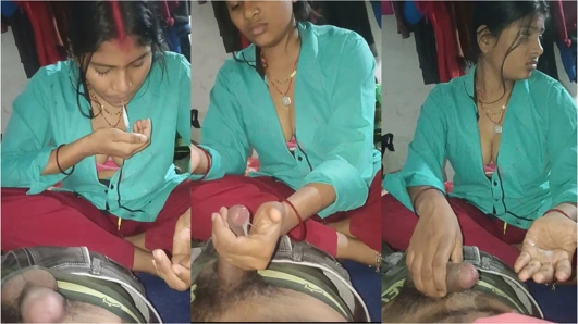 Mahallenin kız arkadaşı geceleri erkek arkadaşının evine geldi ve onunla penisten suyu çıkardı