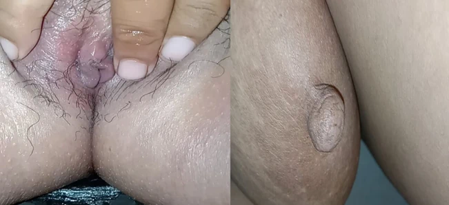 Tombul amcığımda parmaklarımla mastürbasyona bayılıyorum