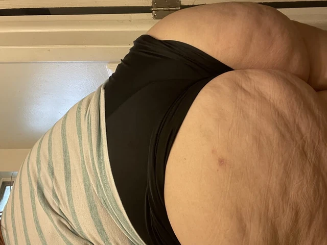 Жиробасина тверкает