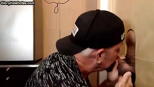 Döllü bıyıklı amatör oral seks