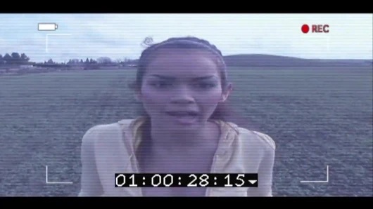 İri göğüslü latin küçük ateşli vücuduna büyük şişman bir yarak alıyor