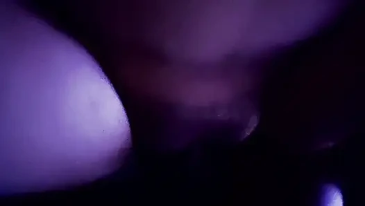 Işıklar söndüğünde sikişmeyi seviyorum