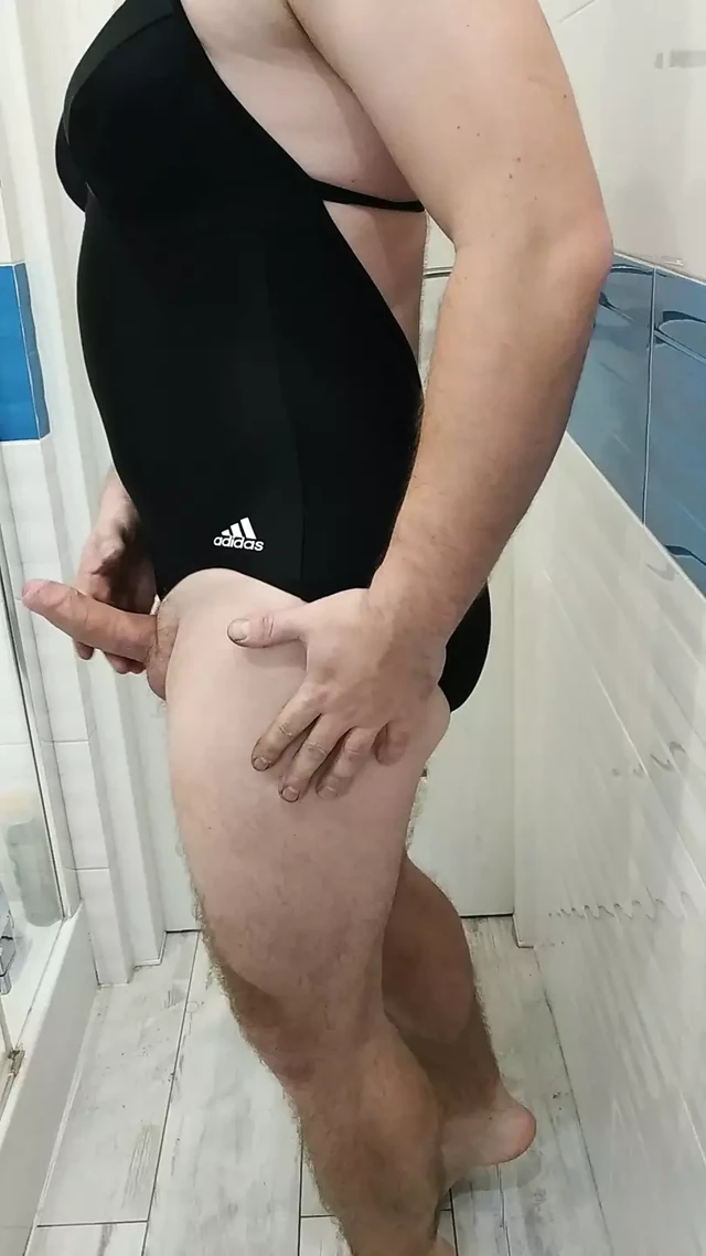 adidas tek parça mayo giyen travesti