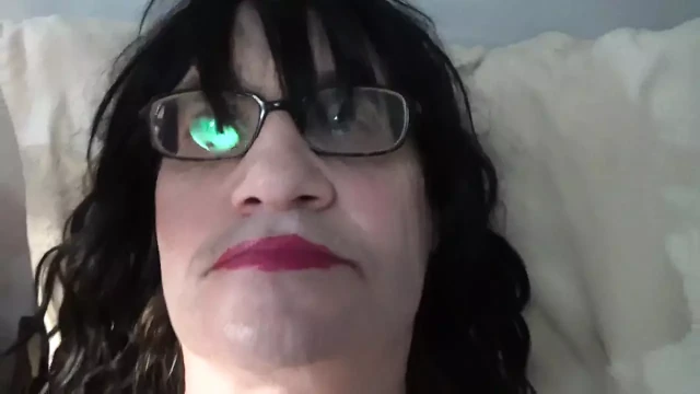 Gece yarısı ladyboy Serge Lusin. 2025b