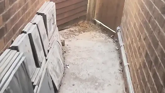 Evde yalnızken pencere açık