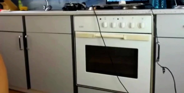 Baştan çıkarıcı tanga göt gösterisi, kontrolünü kaybetmeye hazır ol