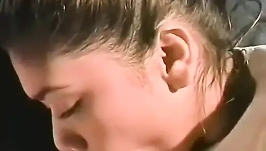 Büyük memeli esmeri emiyor ve sikişiyor