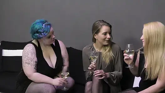 Melody Pleasure meliss vurig ve candi curvez ile yeni yıl partisi yapıyor