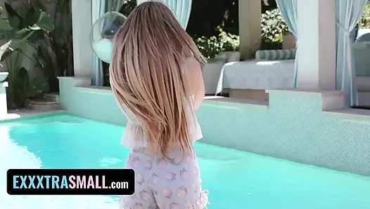 Baştan çıkarıcı lil' prenses sesiyle seni sertleştiriyor ve inliyor - exxxtra small