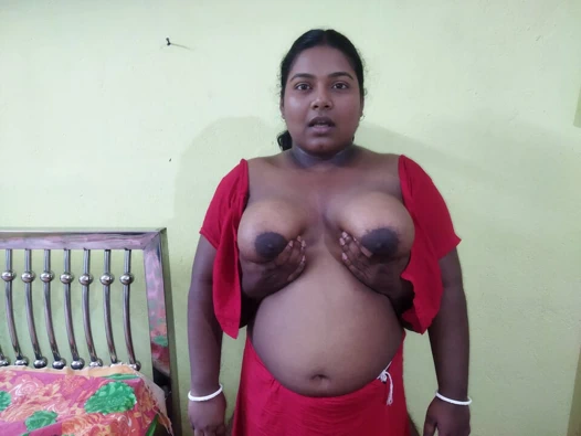 Yaramaz devar seema yengeyi yakaladı ve ıslak kıyafetlerini değiştirirken onu çok sert sikiyor, Hintçe ses