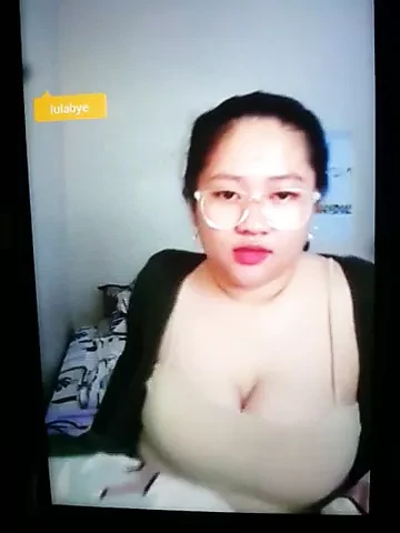 Endonezya surabaya kız di bigo gösteren canavar boob