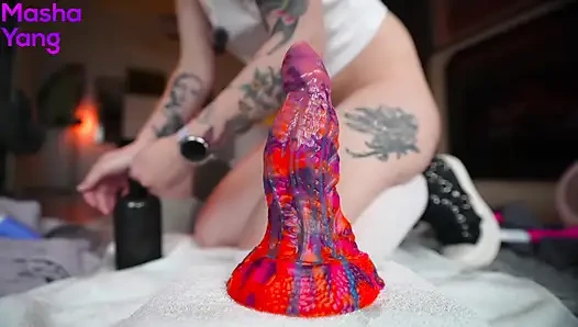 Yeni ejderha dildomu ilk kez götten deniyorum