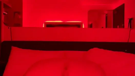 İri güzel kadın dildoya biniyor