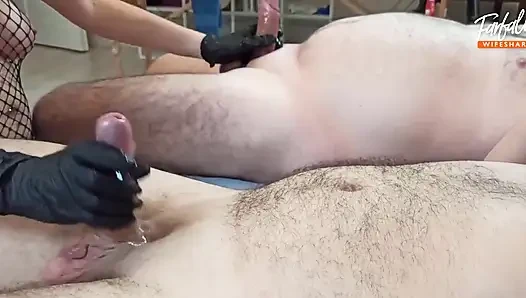 Двойной масляный массаж члена. Женой поделились.