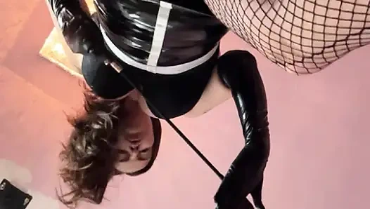 Kate lateks kadın egemenliği dominatrix bdsm orta yaşlı seksi kadın büyük götlü lastik tanrıça