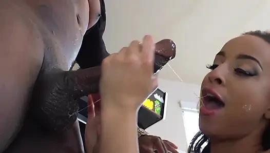 Büyük zenci ve yaramaz beyaz kız çıldırıyor