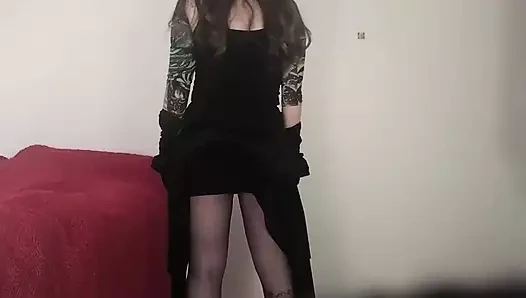 Milf mia yok striptiz giyen külot ve sutyen içinde yüksek topuklu ve çorap bölüm 1