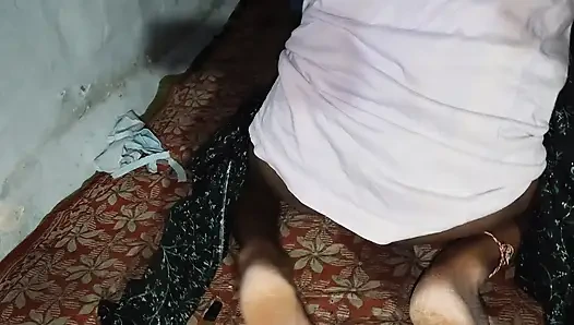 18 yaşındaki Hintli desi köylü kız bakire sıkı amcık ilk kez sikişiyor xxxx hd videolar