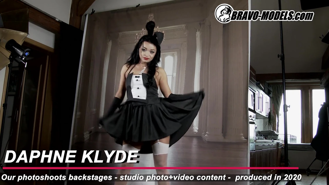 388-Backstage photoshoot Daphne Klyde – Adult